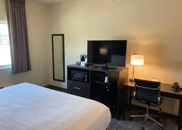Cobblestone Inn & Suites - Forest City